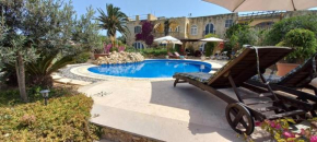 Dar Ta' Xmun - idyllic farmhouse with pool, garden, seaview & sunset